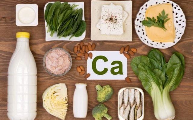 Продукты: молоко, йогурт, сыр, брокколи, треска, миндаль